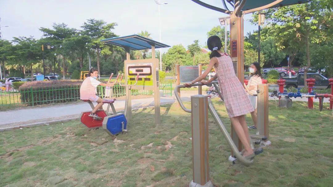 击剑冠军李莉_击剑冠军李静_李静冠军击剑比赛视频