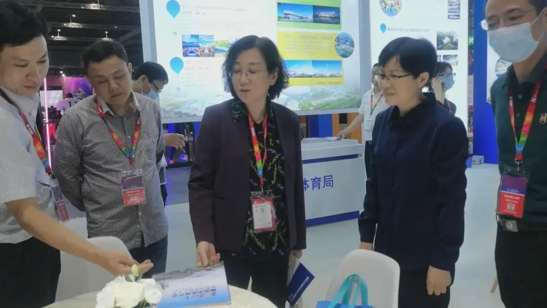击剑冠军李莉_击剑冠军李静_李静冠军击剑比赛视频