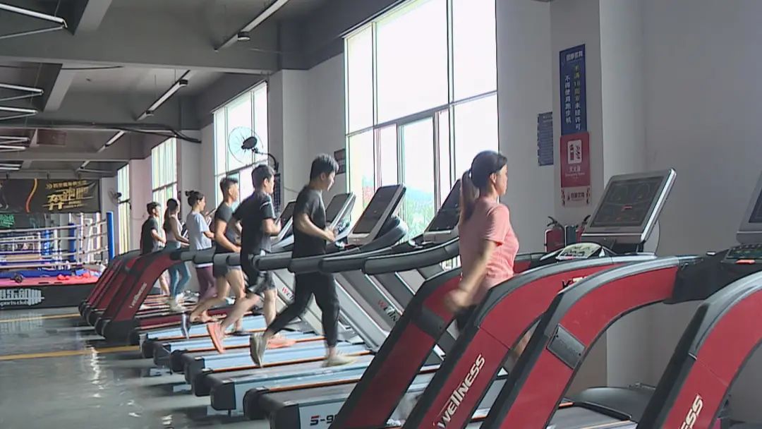 击剑冠军李静_击剑冠军李莉_李静冠军击剑比赛视频