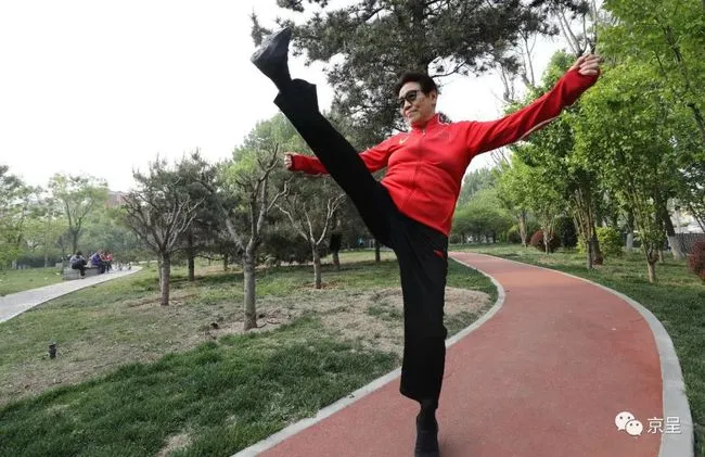 我国女跳高运动员记录_中国女子跳高名将_中国跳高女运动员