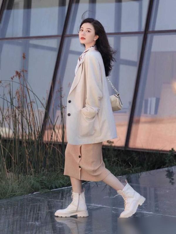 白色运动鞋怎么样_纯白色运动鞋_白色运动鞋拿什么洗好