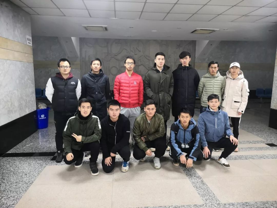篮球联赛冠军_集梦篮球赛各项冠军_《篮球冠军》