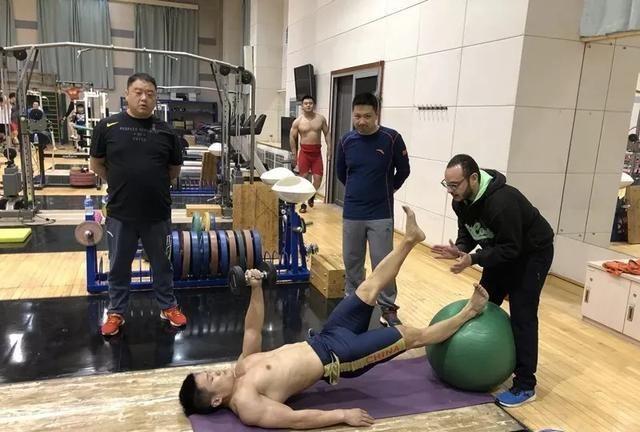 篮球操世界冠军是谁啊_篮球冠军视频_2021年篮球操