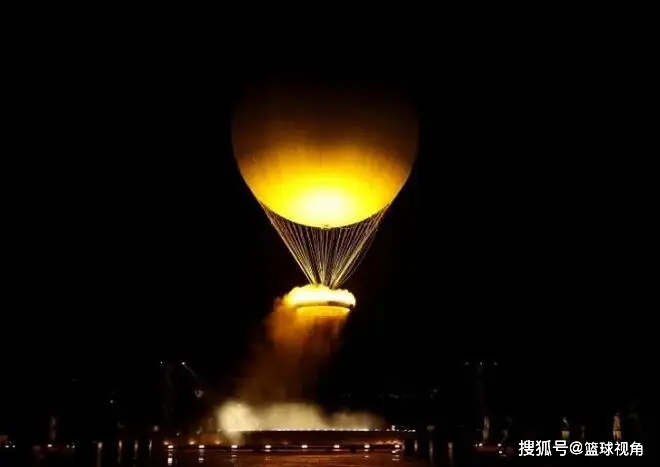 2024巴黎奥运会盛大开幕：马龙冯雨领衔