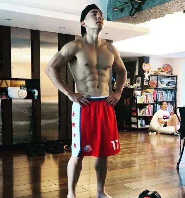 健身房明星教练_健身房明星教练是什么意思_健身教练变成明星