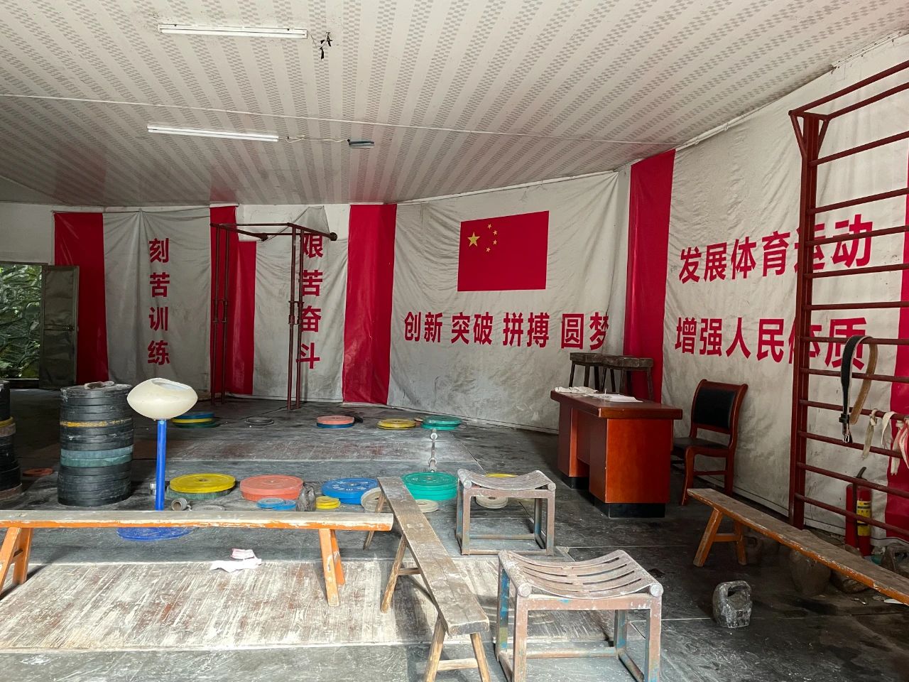 中国举重冠军退赛_举重冠军中国_中国举重冠军退役后
