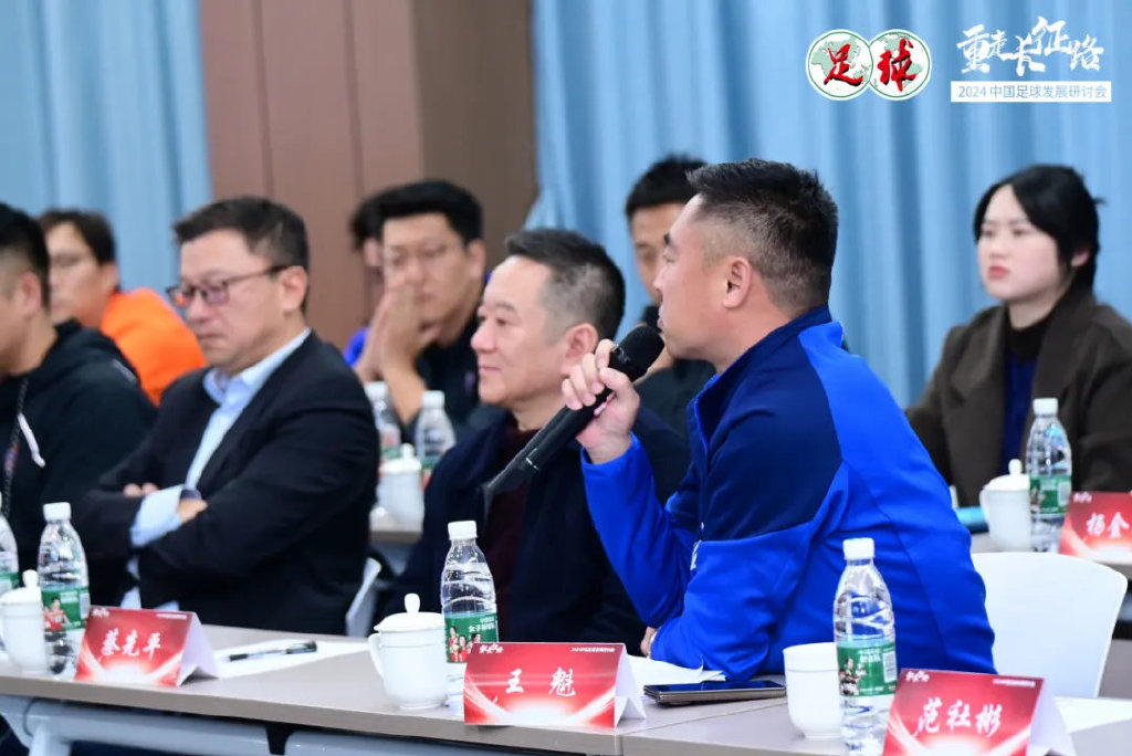 足球规则与职业联赛_足球联赛制度_职业足球比赛规则